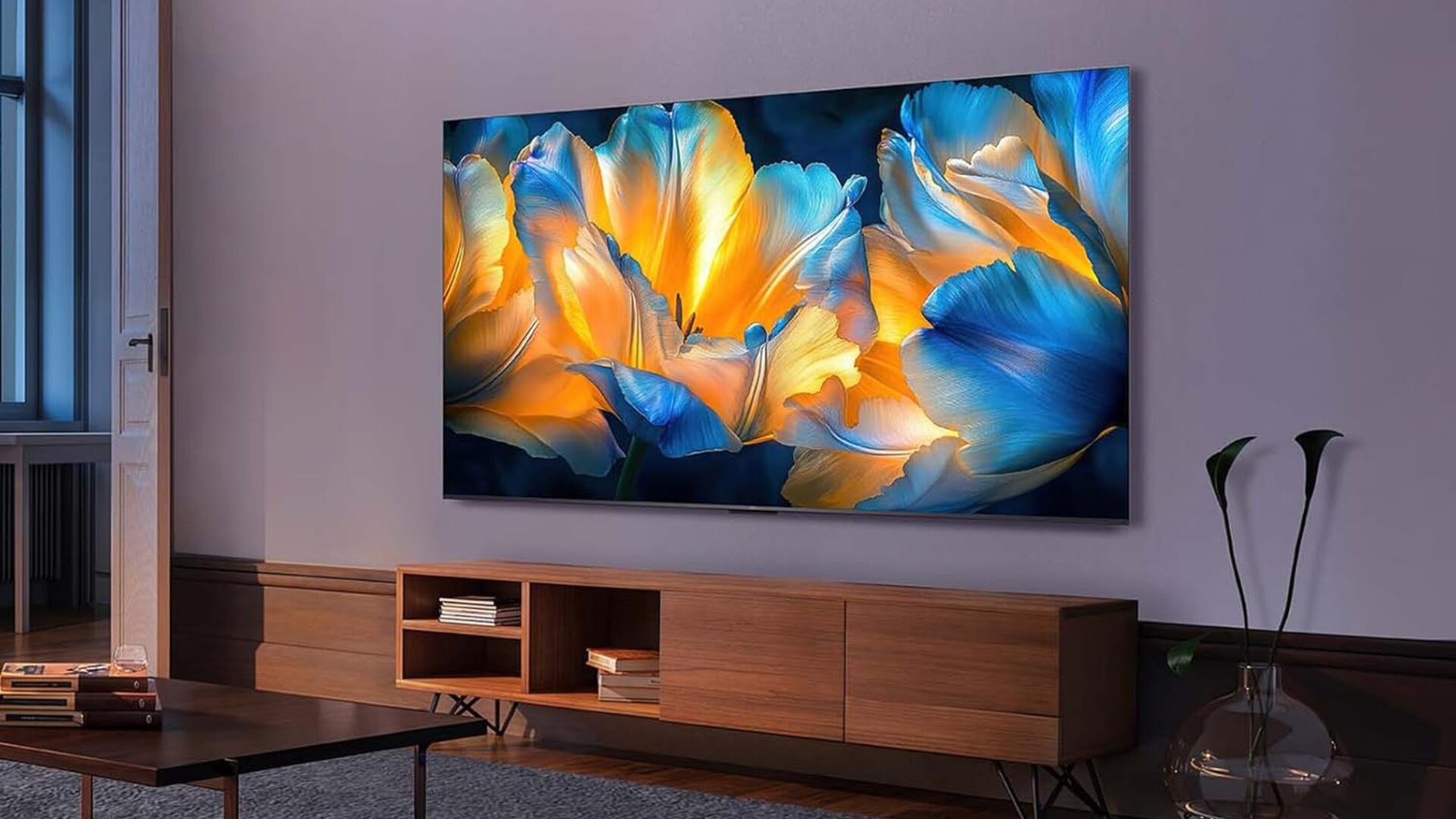 TV Samsung QN90F Neo QLED en salon avec lumière naturelle