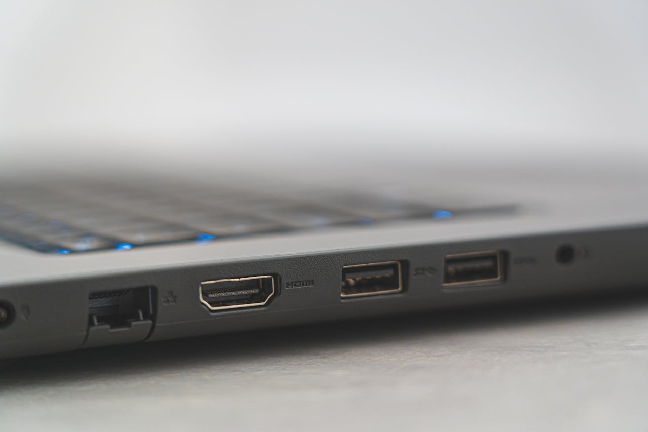 Câbles HDMI 2.1 et connecteurs haute vitesse