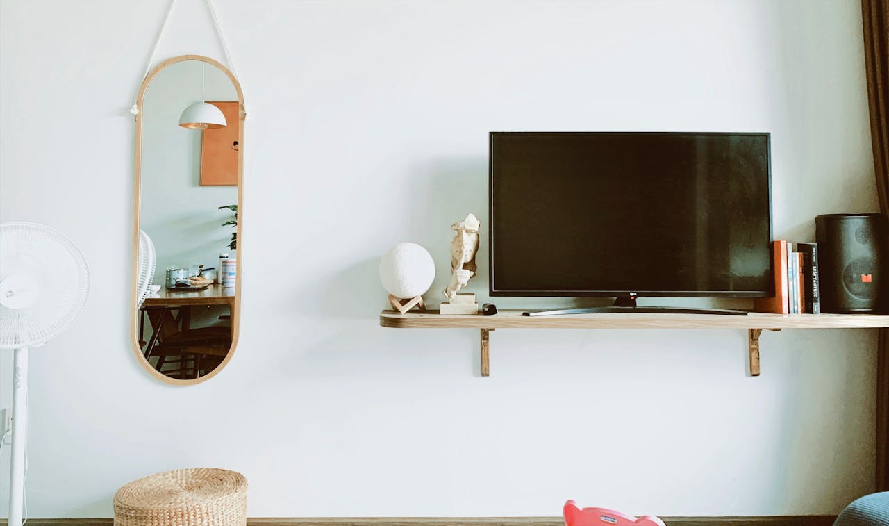 Grand écran TV dans un salon — taille et distance déterminent l'utilité de l'IA