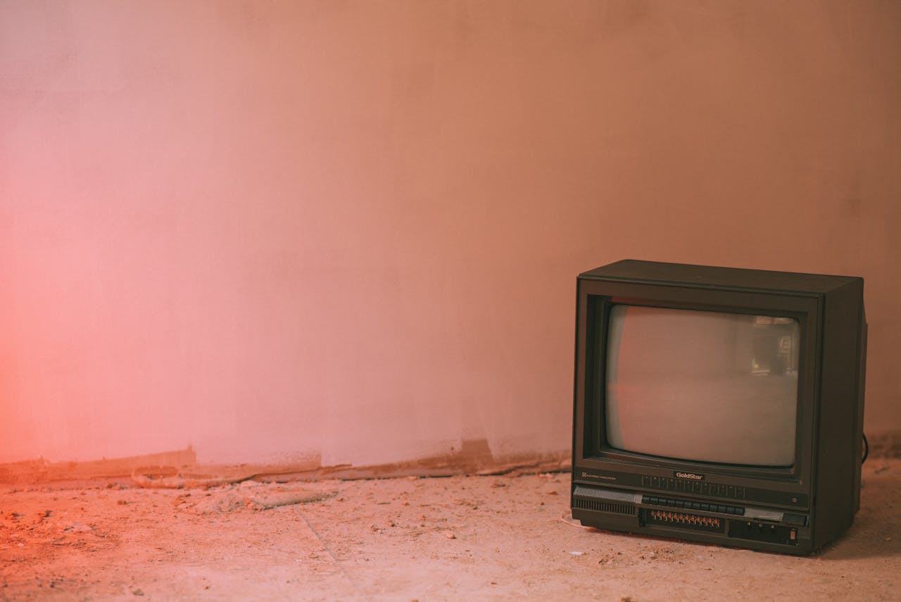 TV Mini-LED dans un intérieur contemporain