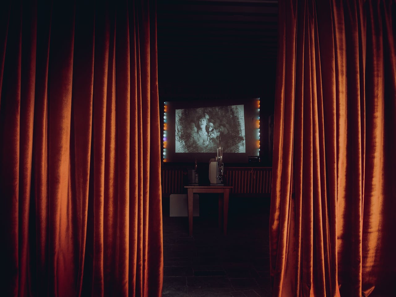 OLED dans un salon configuré pour le cinéma