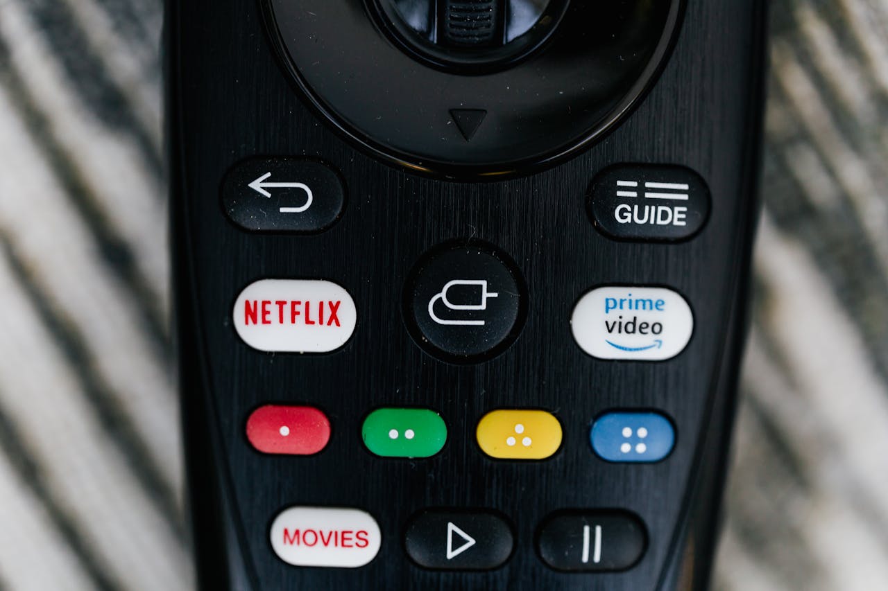 Télévision et maison intelligente : comment intégrer votre TV dans votre domotique ?